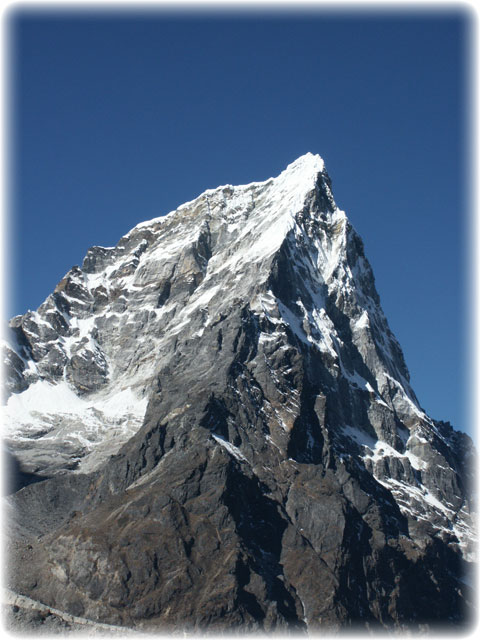 the trekking peak Cholatse from between Dingboche and Thuklha